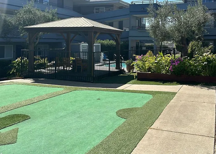 Country Inn & Suites By Radisson, Monterey Beachfront-Marina, Ca