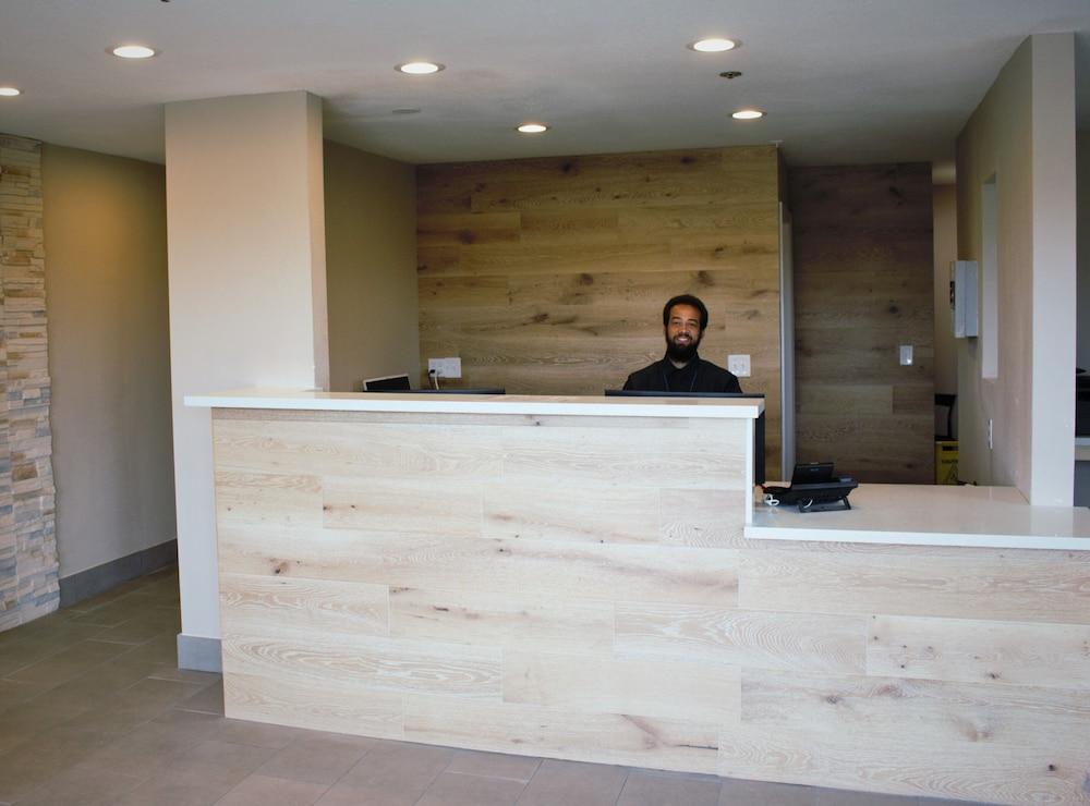 Hotel Country & By Radisson, Monterey Beachfront-marina, Ca 2*