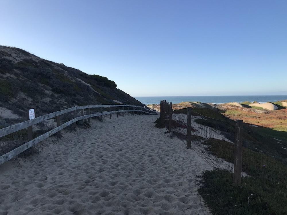 Country & By Radisson, Monterey Beachfront-marina, Ca Hotel Marina