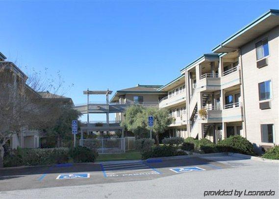 Country & By Radisson, Monterey Beachfront-marina, Ca 2*