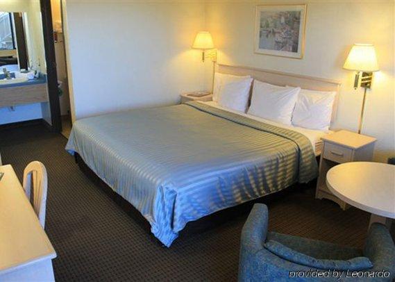 Hotel Country & By Radisson, Monterey Beachfront-marina, Ca Marina