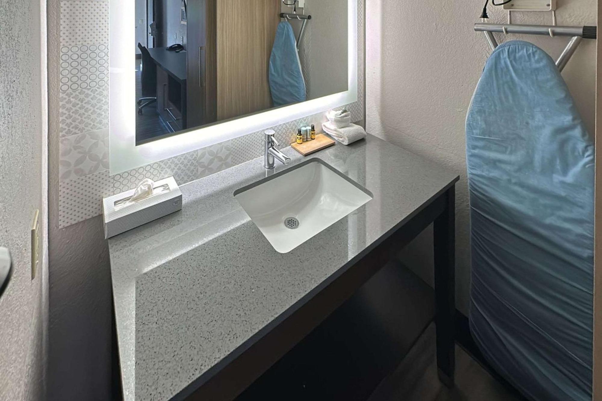 Country & By Radisson, Monterey Beachfront-marina, Ca
