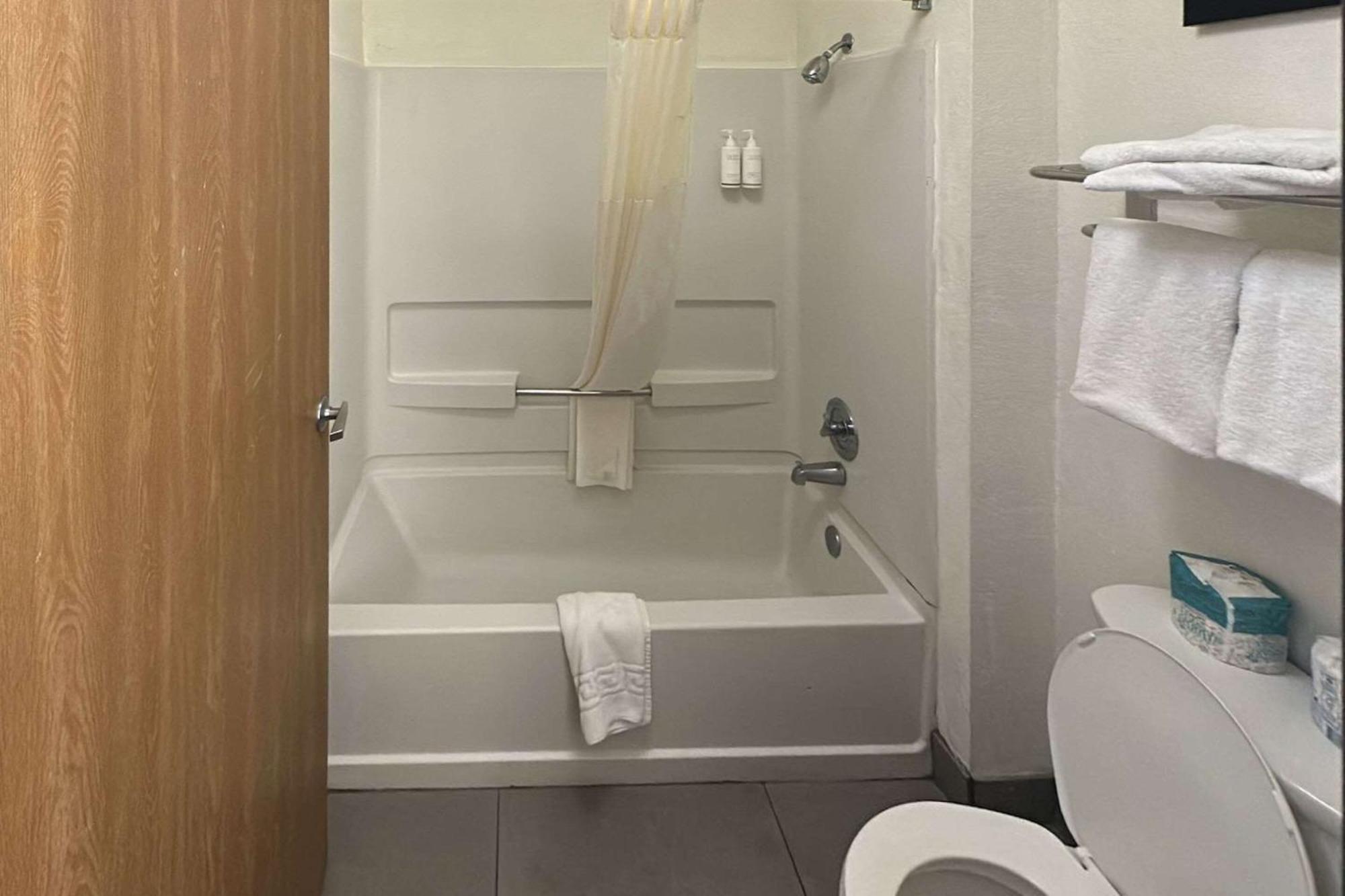 Country & By Radisson, Monterey Beachfront-marina, Ca