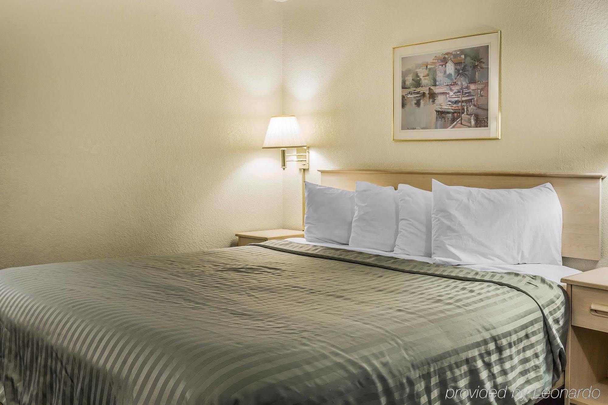 Country & By Radisson, Monterey Beachfront-marina, Ca Hotel 2*