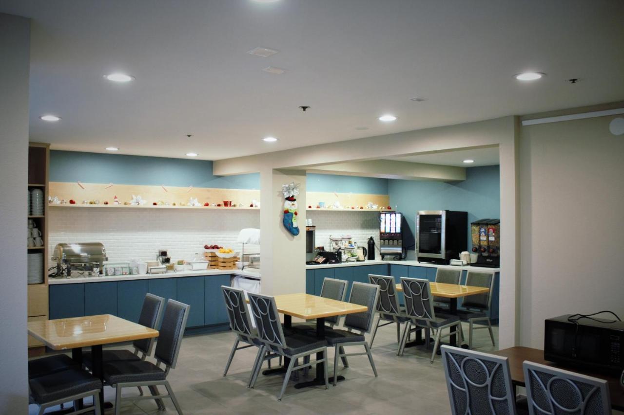 Country & By Radisson, Monterey Beachfront-marina, Ca 2*
