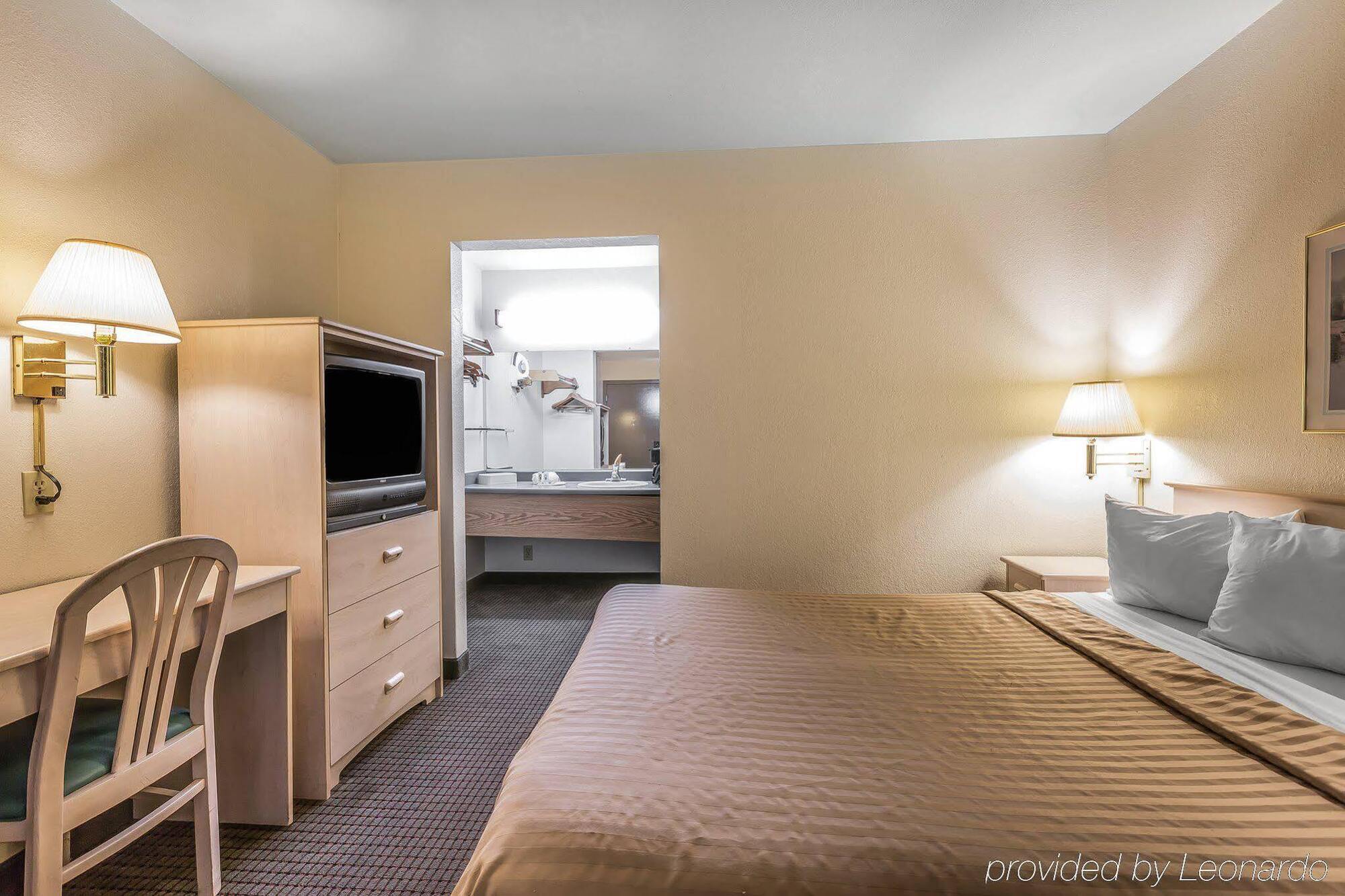 Hotel Country & By Radisson, Monterey Beachfront-marina, Ca
