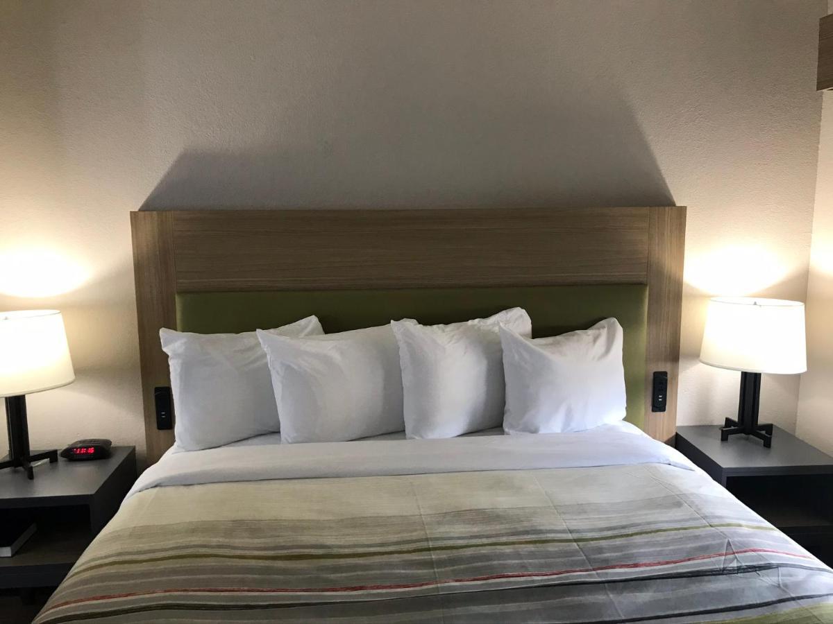 Hotel Country & By Radisson, Monterey Beachfront-marina, Ca 2*
